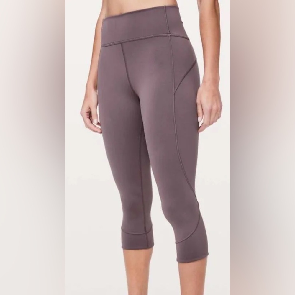 Lululemon In Movement Crop 19" size 6